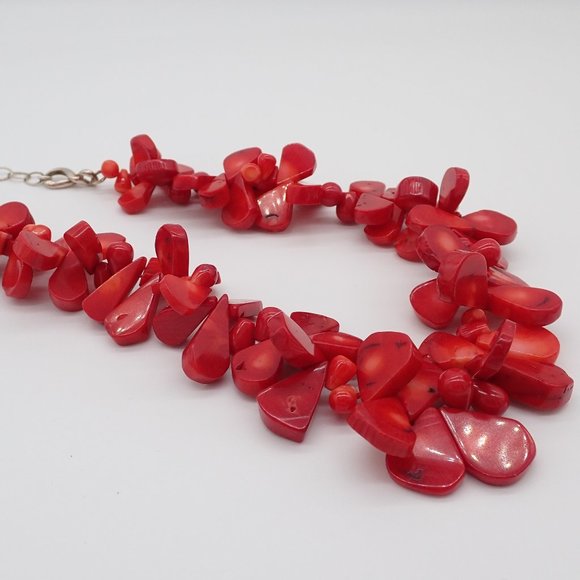 Vintage real coral teardrop necklace. Deep red stones. Strong silver clasp. - Picture 2 of 5